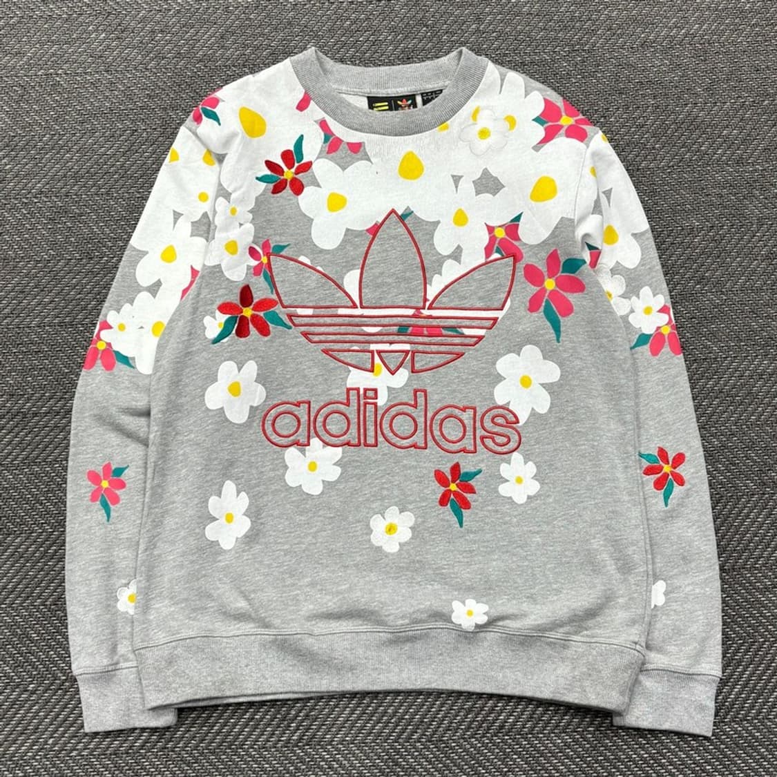 아디다스 퍼렐윌리엄스 데이지 맨투맨v0438 상품이미지1