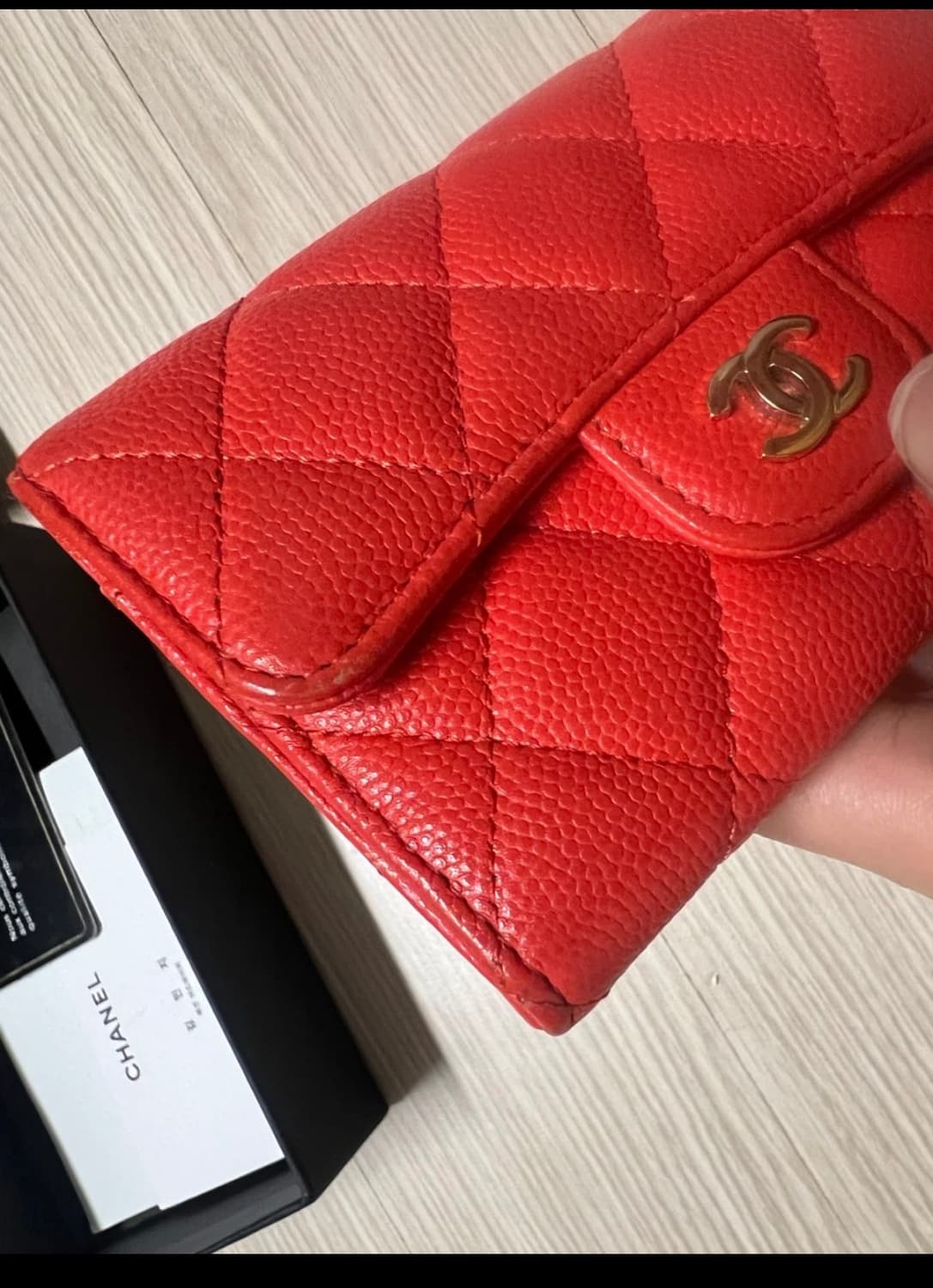 샤넬 클래식 카드지갑 캐비어 레드 금장 상품이미지5