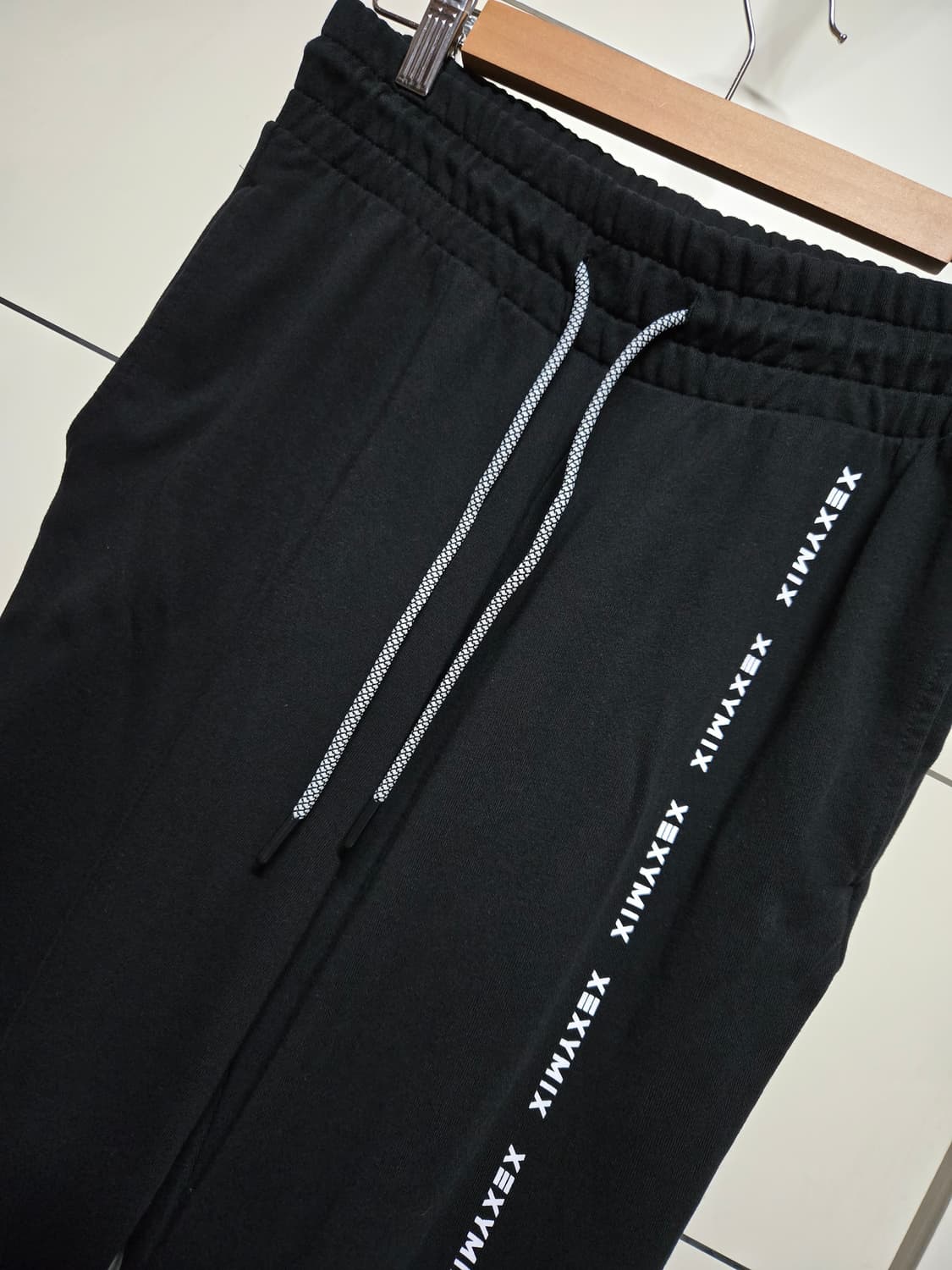 젝시믹스 블랙 사이드라인 레터링 조거팬츠 상품이미지2