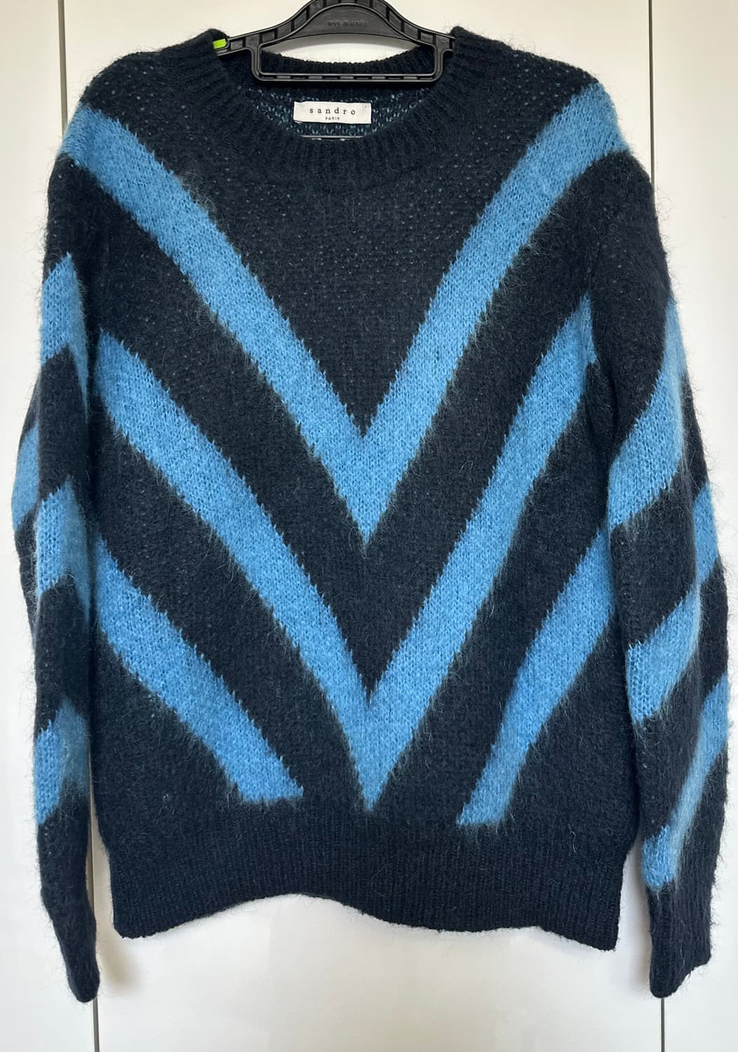 산드로 블랙/블루 브이넥 모헤어니트 상품이미지2