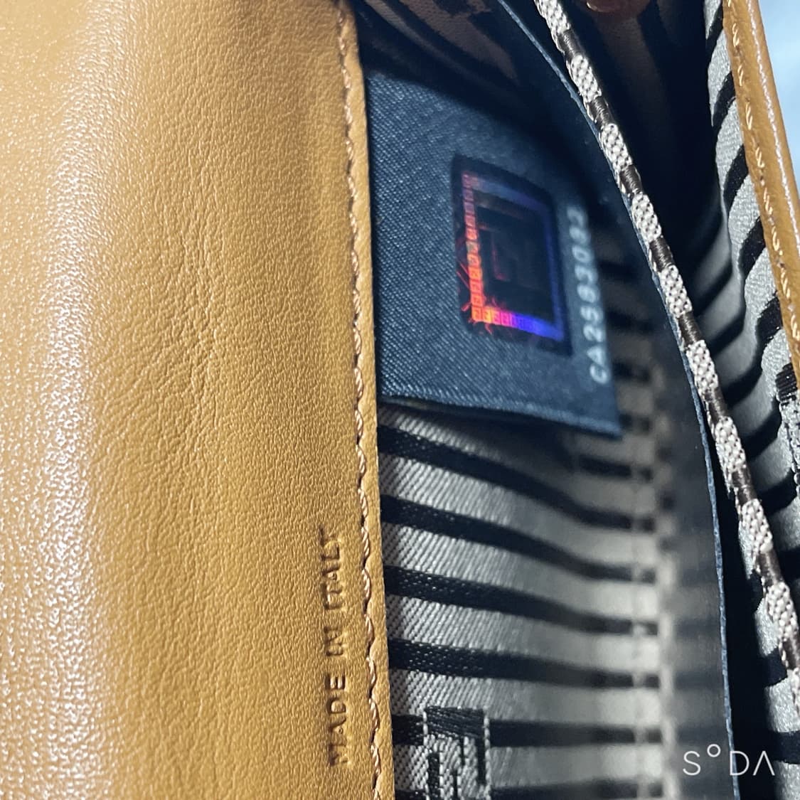 펜디 블랙 가죽 반지갑 상품이미지7