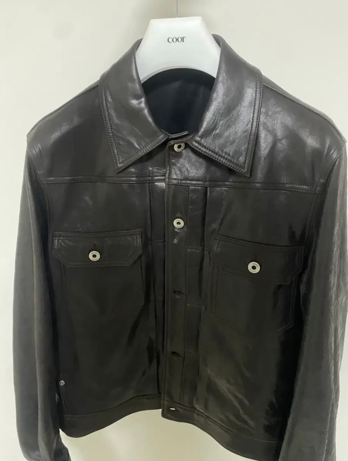 쿠어 램스킨 포켓 트러커 자켓 (다크브라운) 상품이미지4