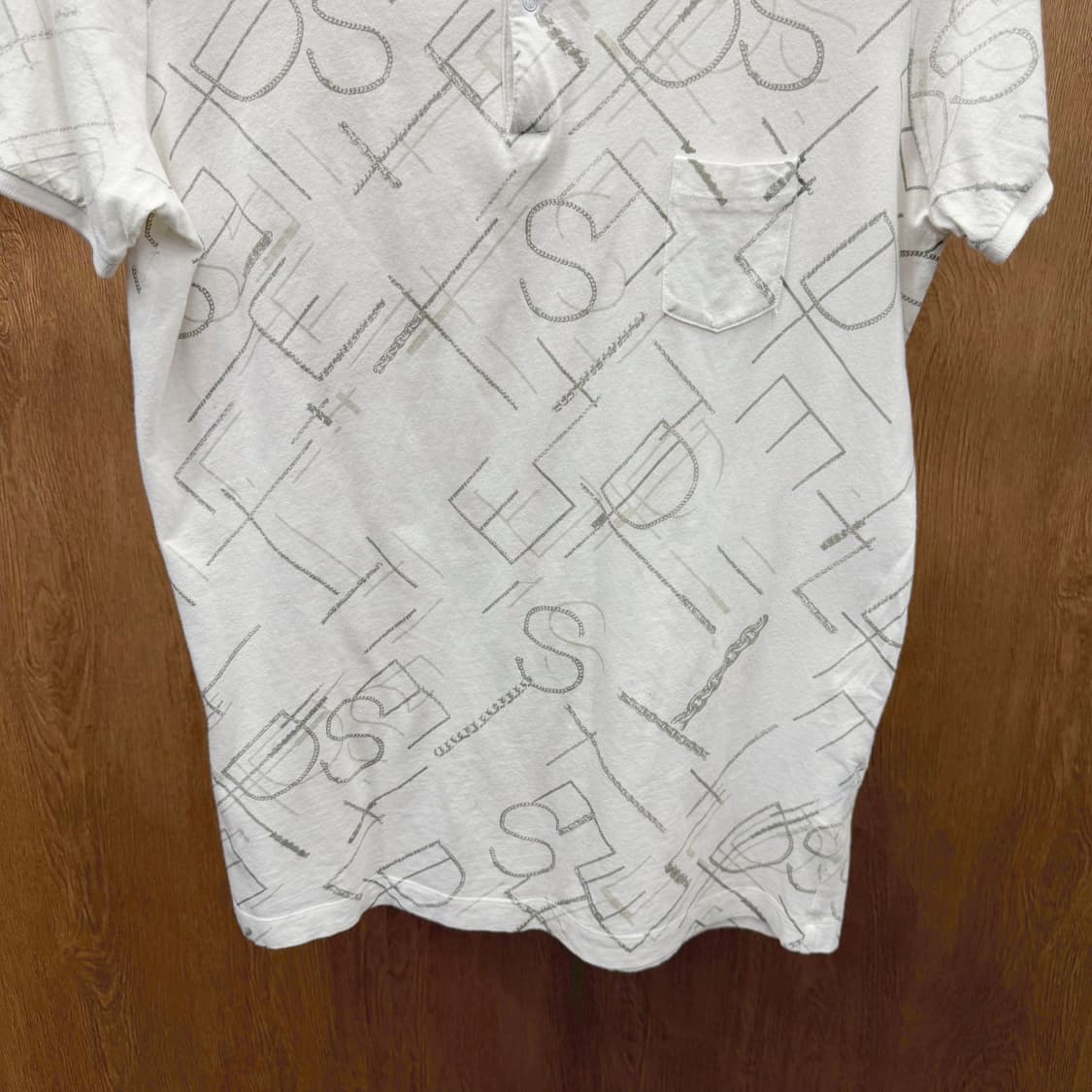 디젤 반팔 티셔츠 카라넥 레터링 로고 프린팅 싱글 포켓 디테일 화이트 상품이미지5