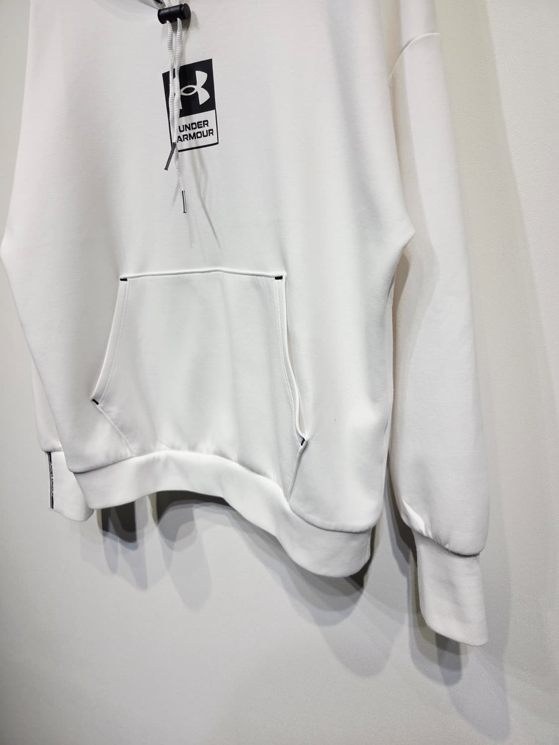언더아머 안감기모 화이트 로고 후드티_M 상품이미지4