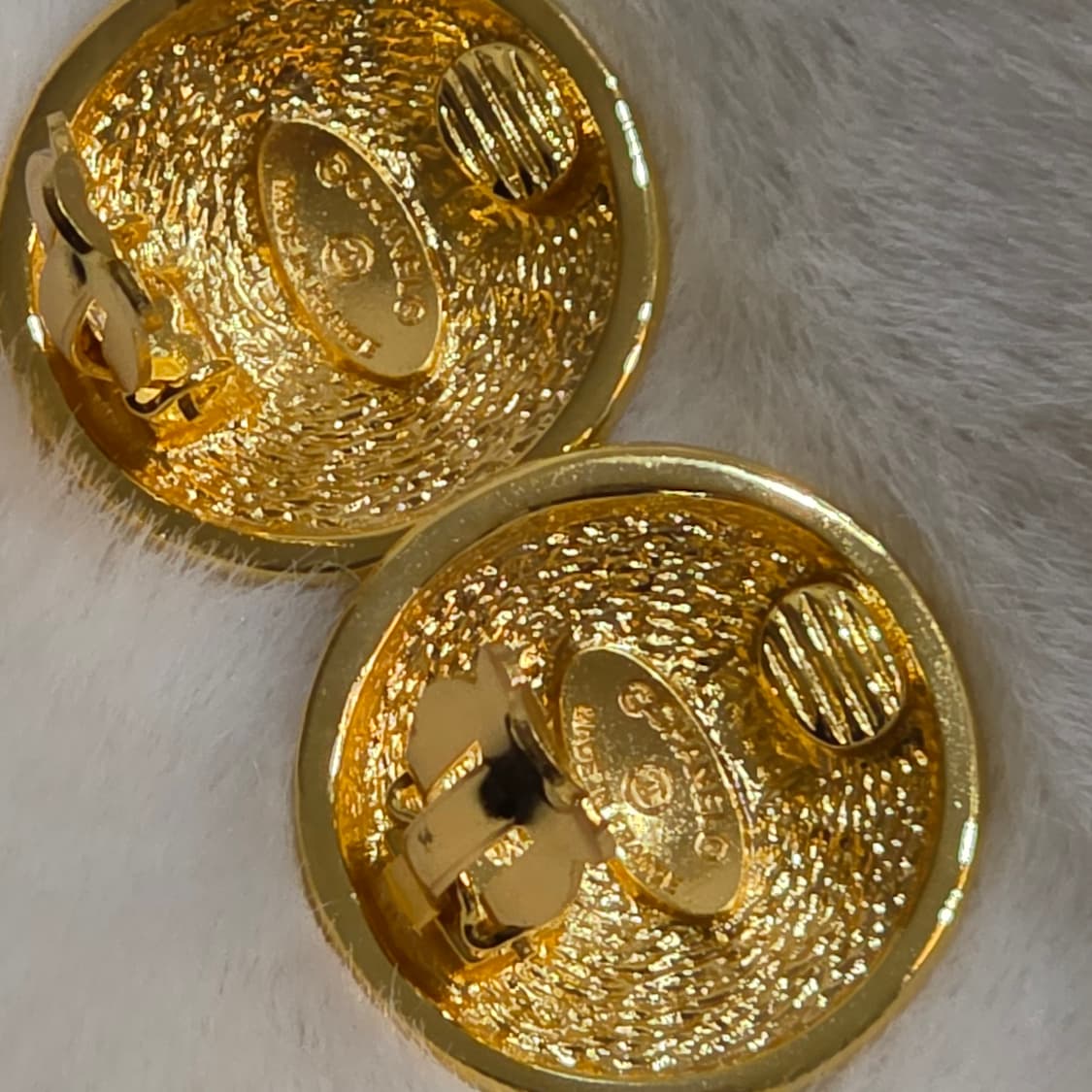 (~연말까지 할인가)샤넬 금장 마테라쎄 cc 로고 귀걸이 귀찌 (정품) 상품이미지4