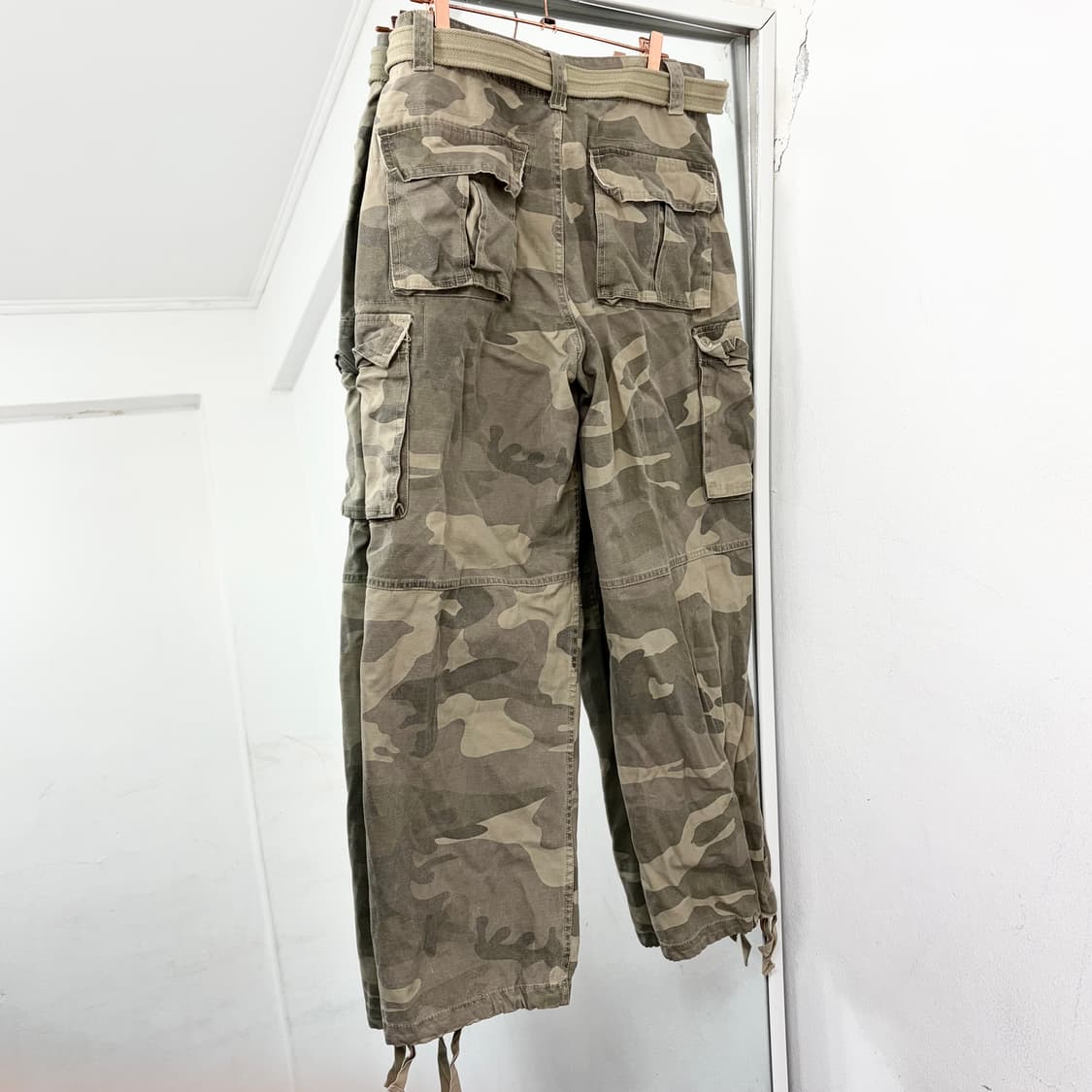 벨티드 카모 와이드 카고 팬츠 상품이미지5