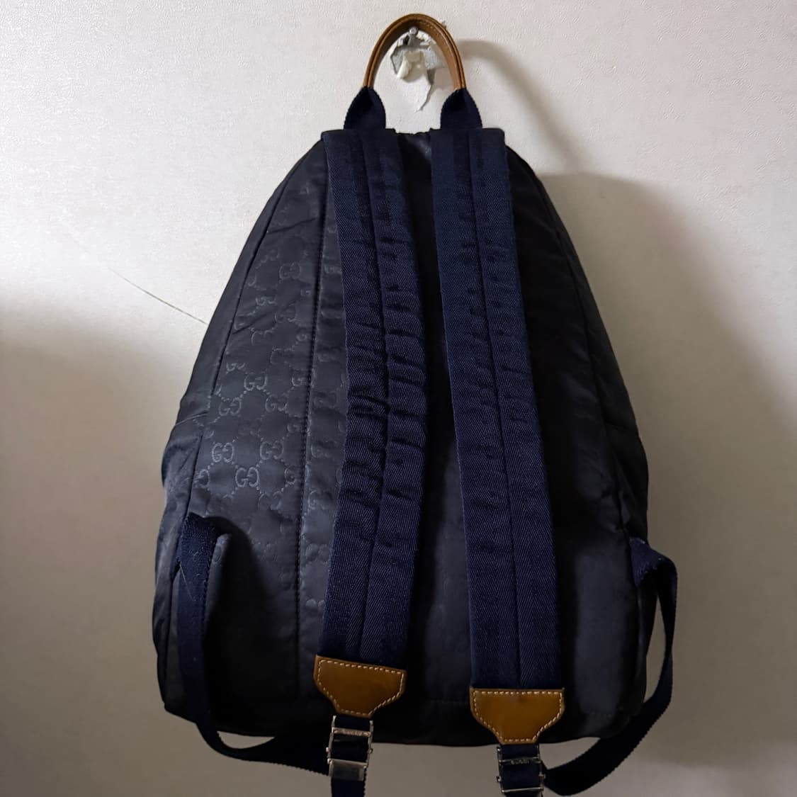 구찌 GG로고 수프림 거북이 백팩 블랙 (안감 사용감) 상품이미지4