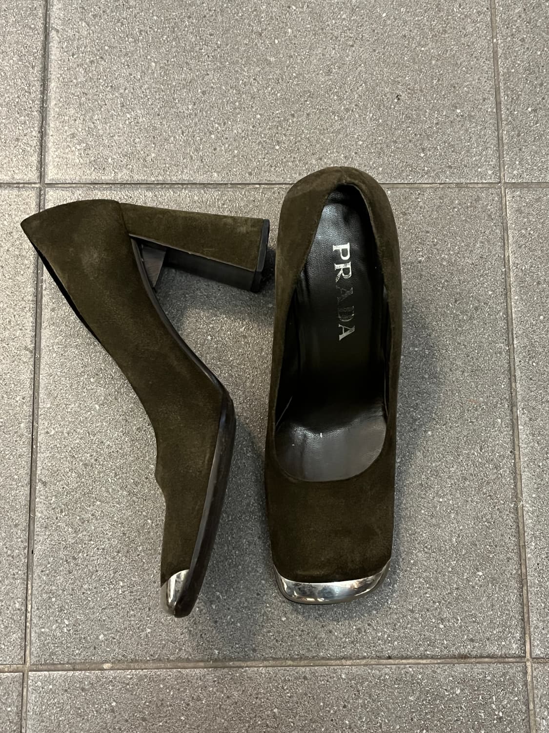 프라다 스퀘어토 펌프스 힐 상품이미지2
