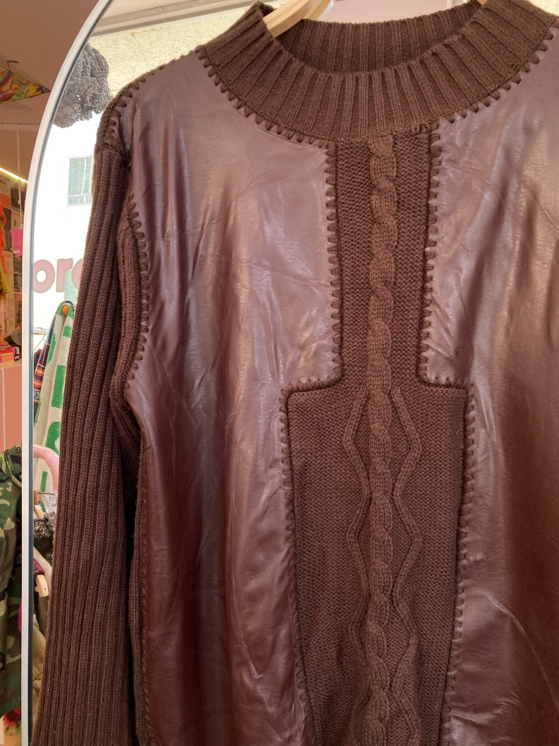 브라운 꽈배기 가죽 니트 상품이미지3