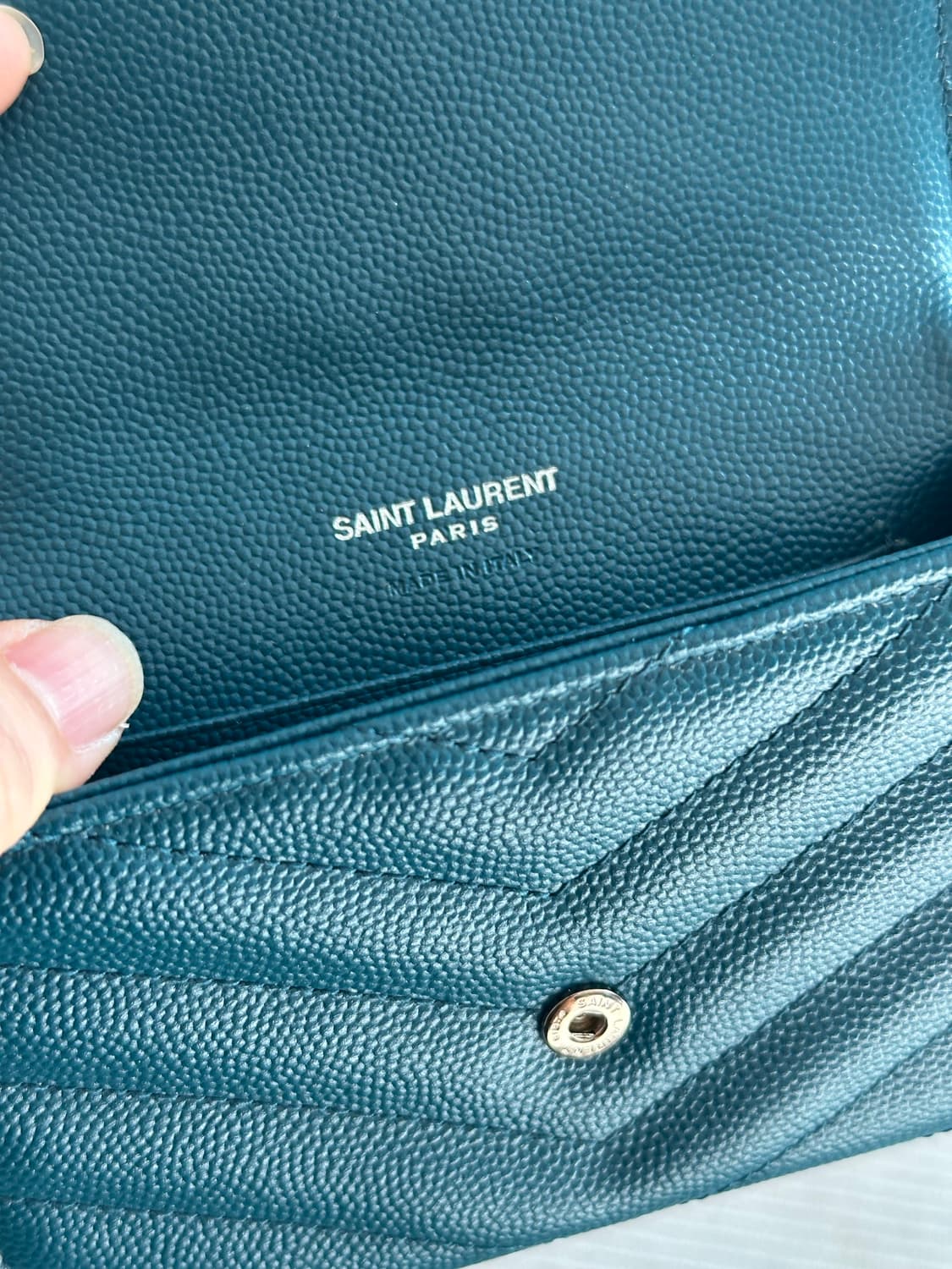 생로랑 퀄팅 금장 반지갑 짙은 청록색 상품이미지7