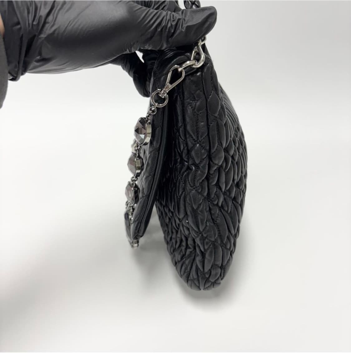 미우미우 아이코닉 나파 크리스탈 숄더백 상품이미지4