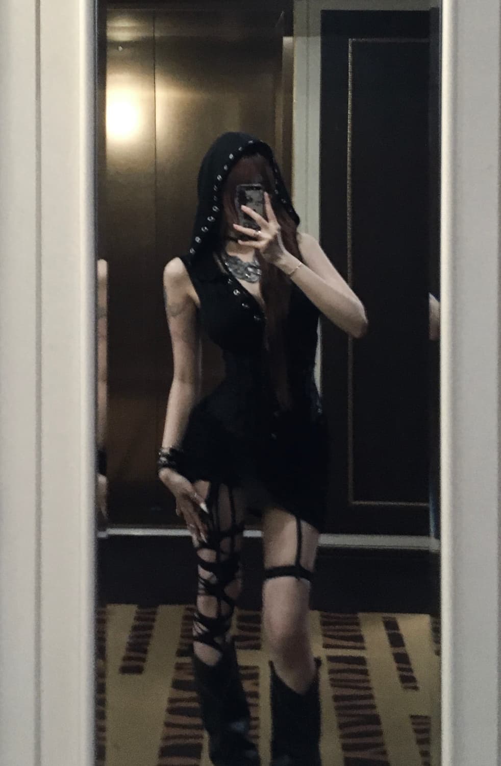 Vintage 레이스업 셔링 후드 원피스 블랙 상품이미지1