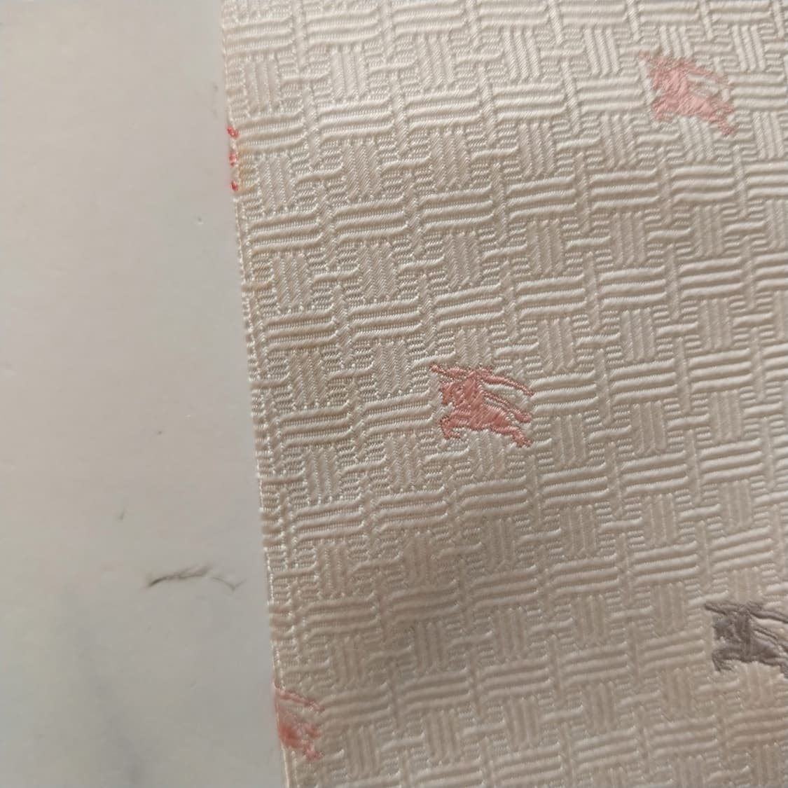 버버리 실크 아이보리 기마사 자카드 넥타이 9.4cm A등급 K1635
 상품이미지8