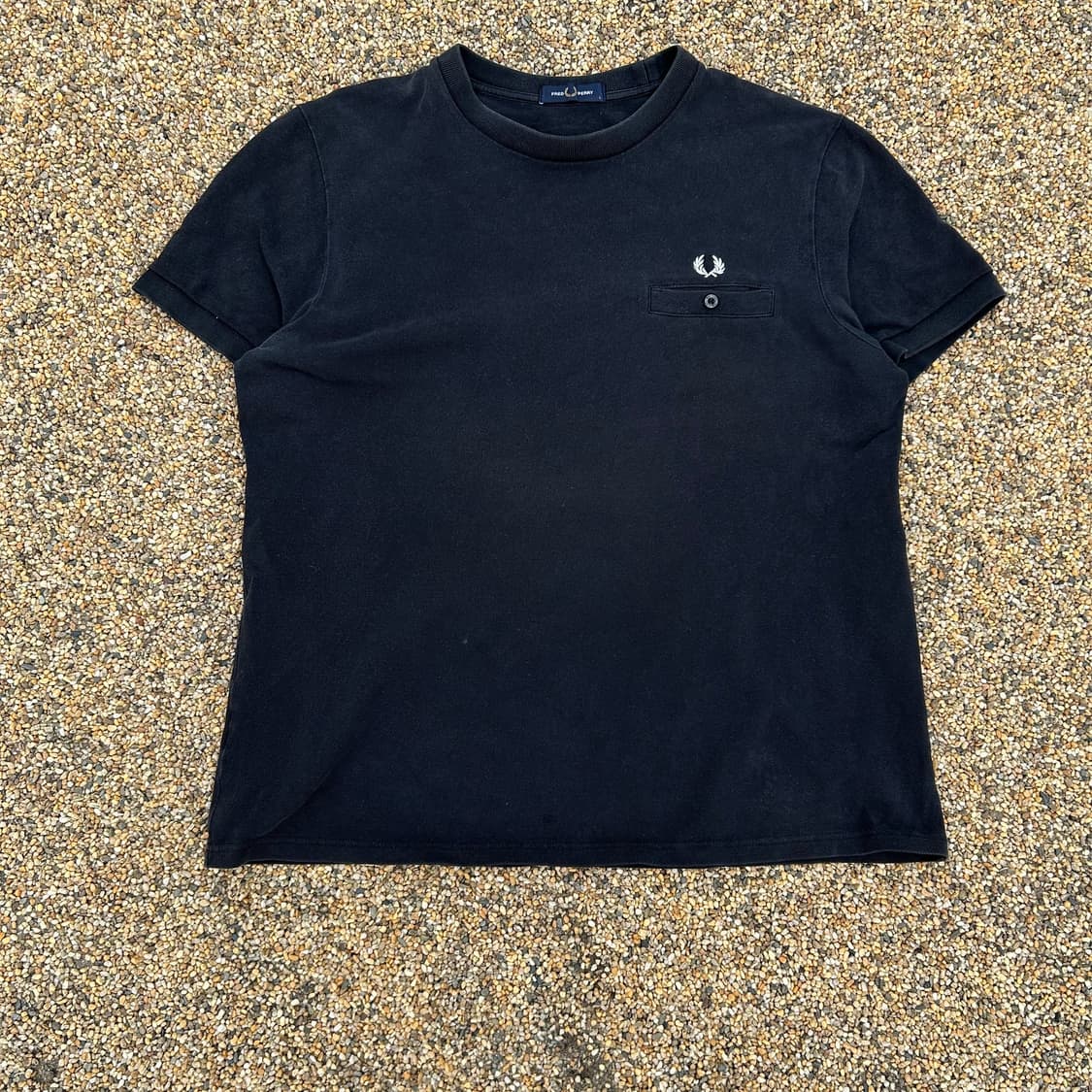 프레디페리(Fred perry)블랙 원포켓 반팔티 상품이미지1