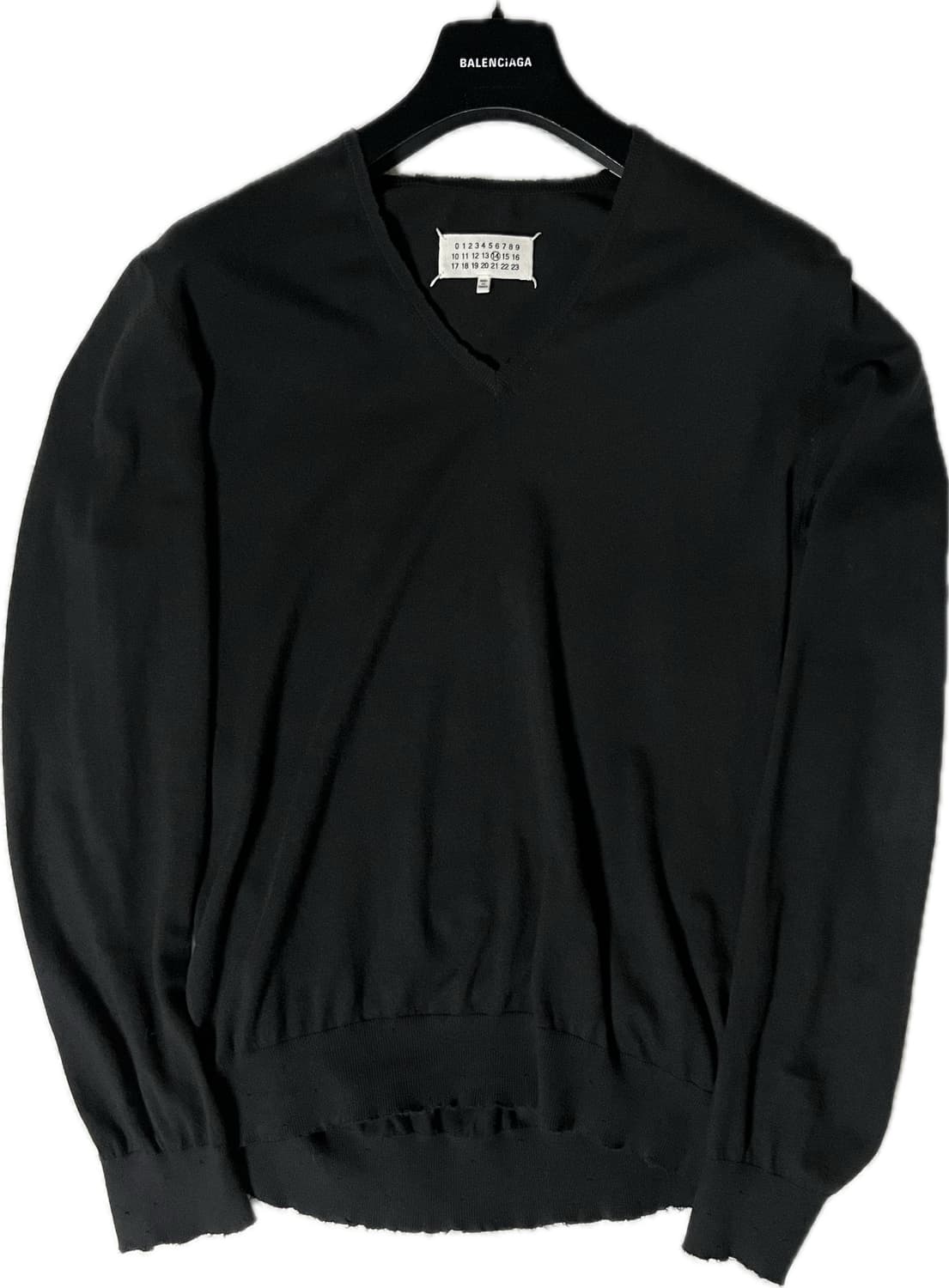 [L] Distressed V neck sweater 상품이미지1