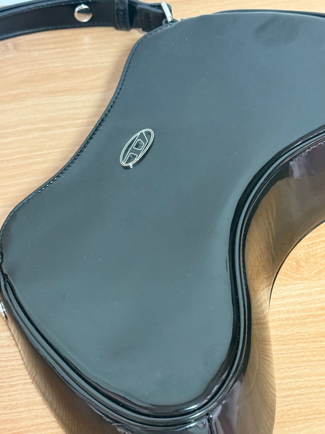 디젤 애나멜 숄더백 상품이미지2