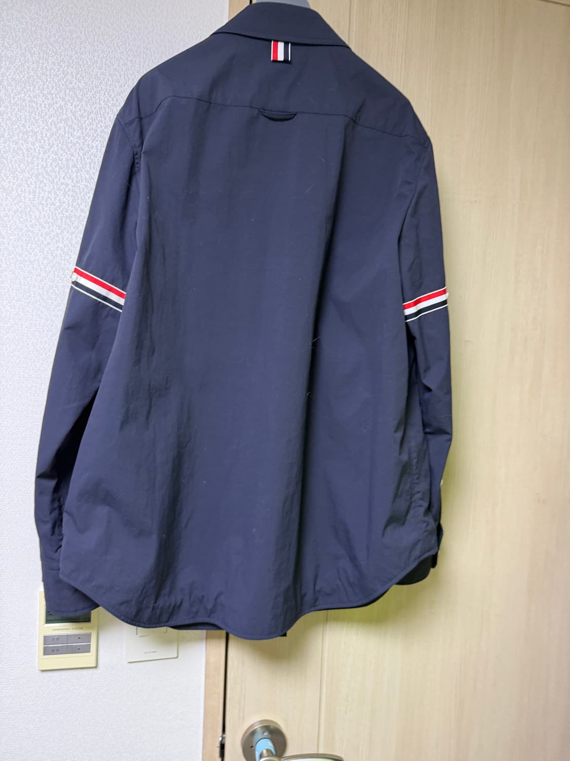 [2] 톰브라운 암밴드 나일론 오버셔츠 상품이미지7