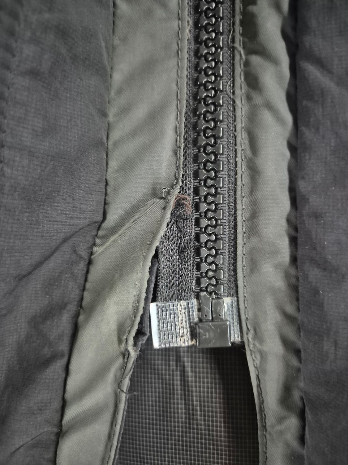 시리즈 나누크 숏 구스다운 자켓 95 판매합니다 
자연스런 사용감 존재 상품이미지8