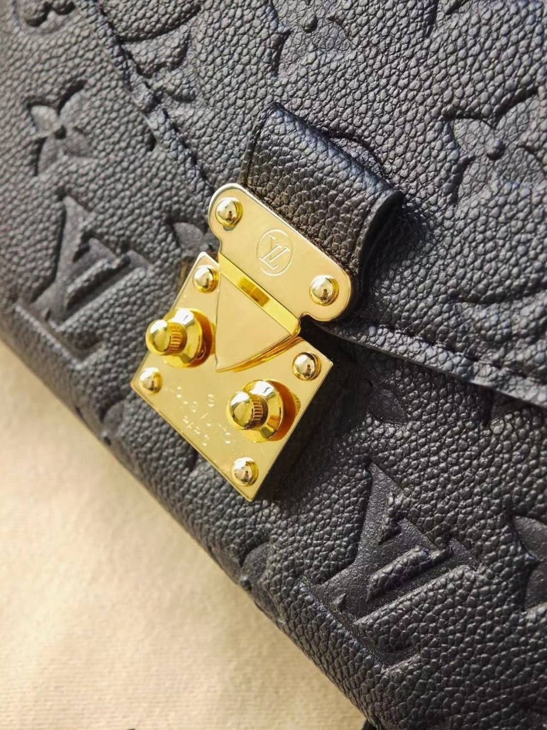 루이비통(Louis Vuitton) 포쉐트 메티스 이스트 웨스트 백 상품이미지7