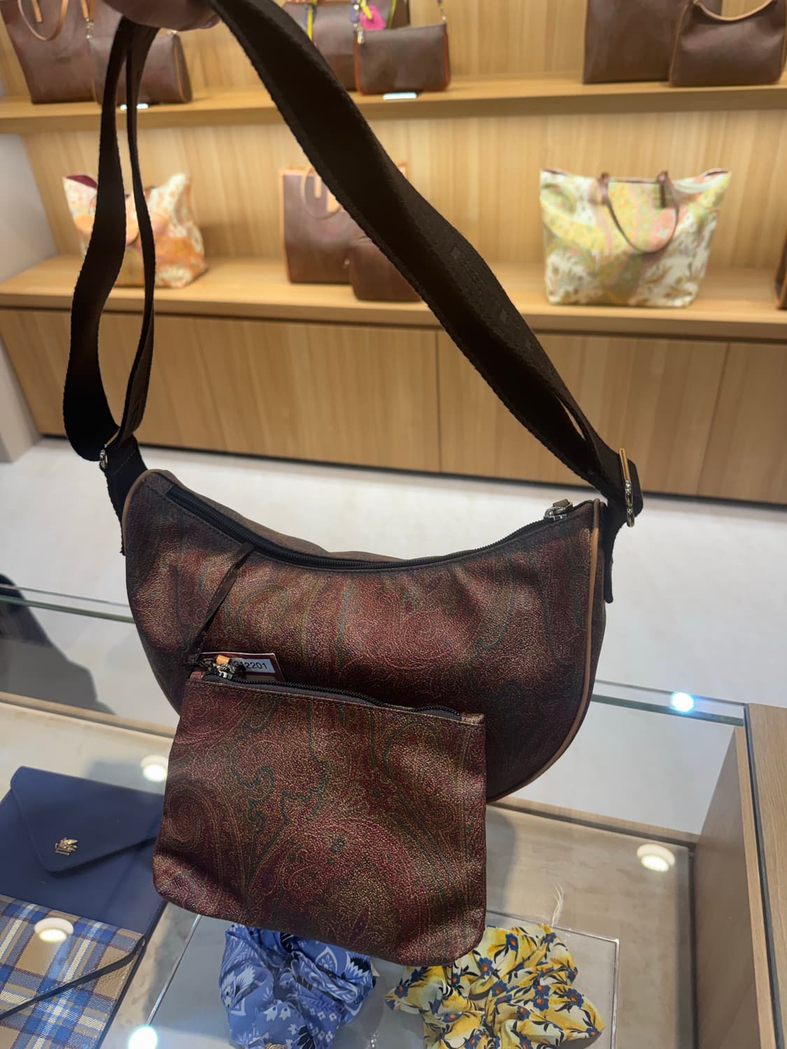 에트로 반달 크로스백 새상품 상품이미지4