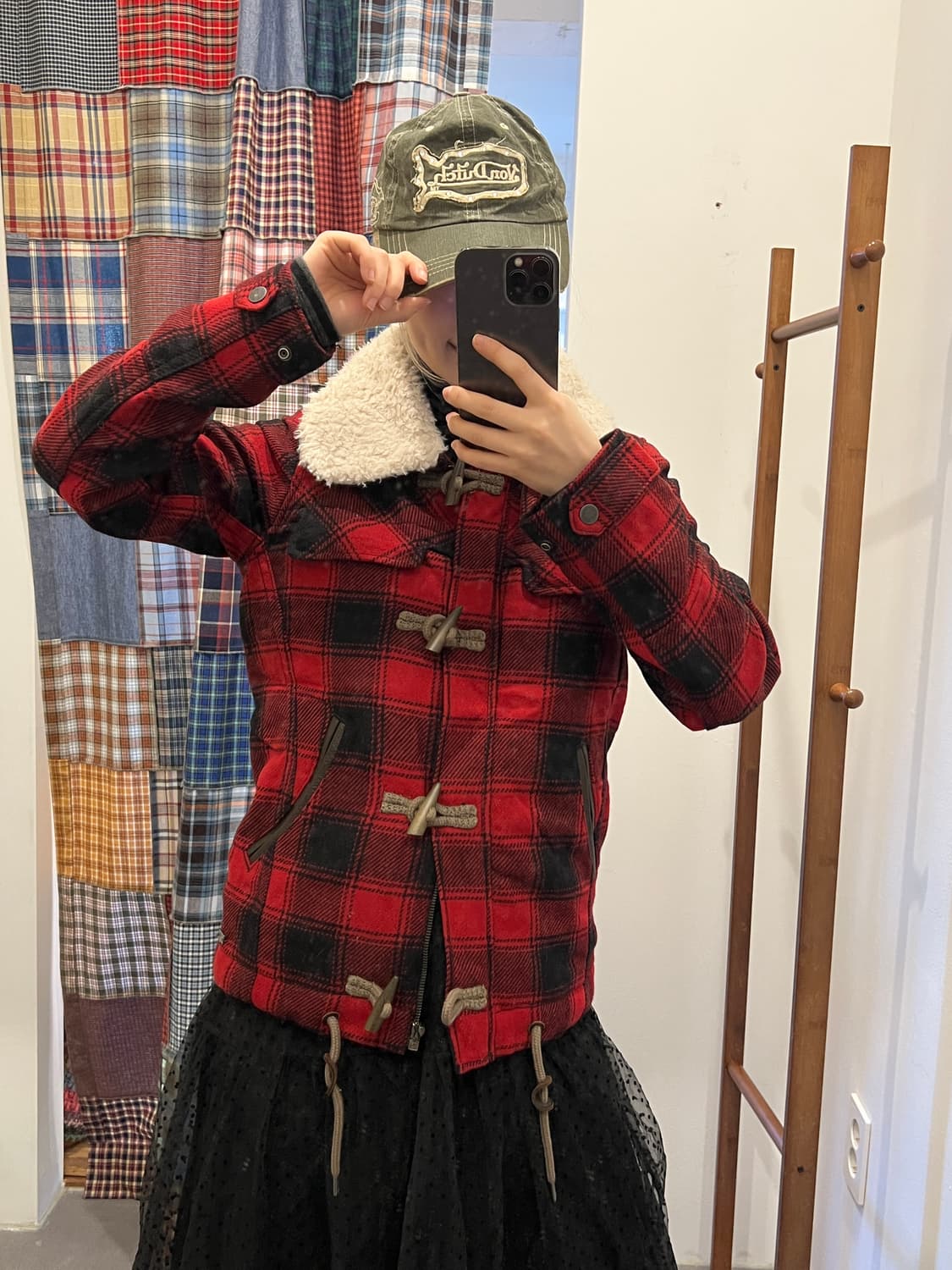 Levi’s 레드 체크 퍼 더플 자켓 상품이미지3