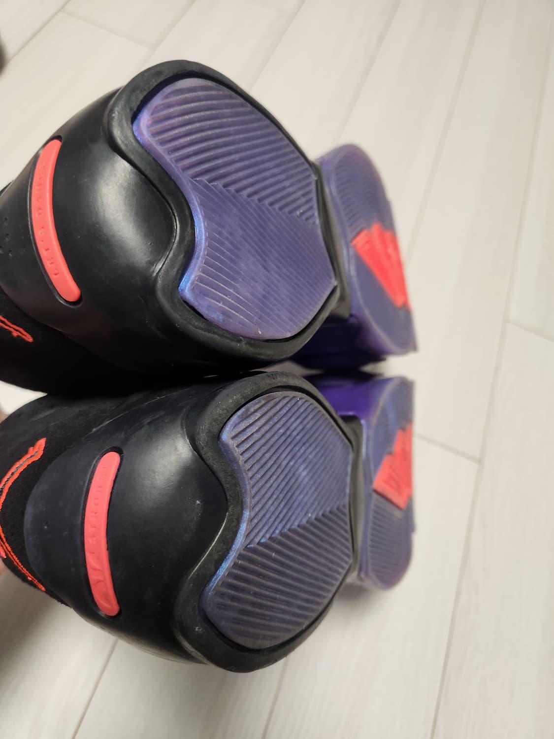 나이키 조던 자이언 2 PF 코트 퍼플 블랙 사이즈250

오염 하자없이 상품이미지8