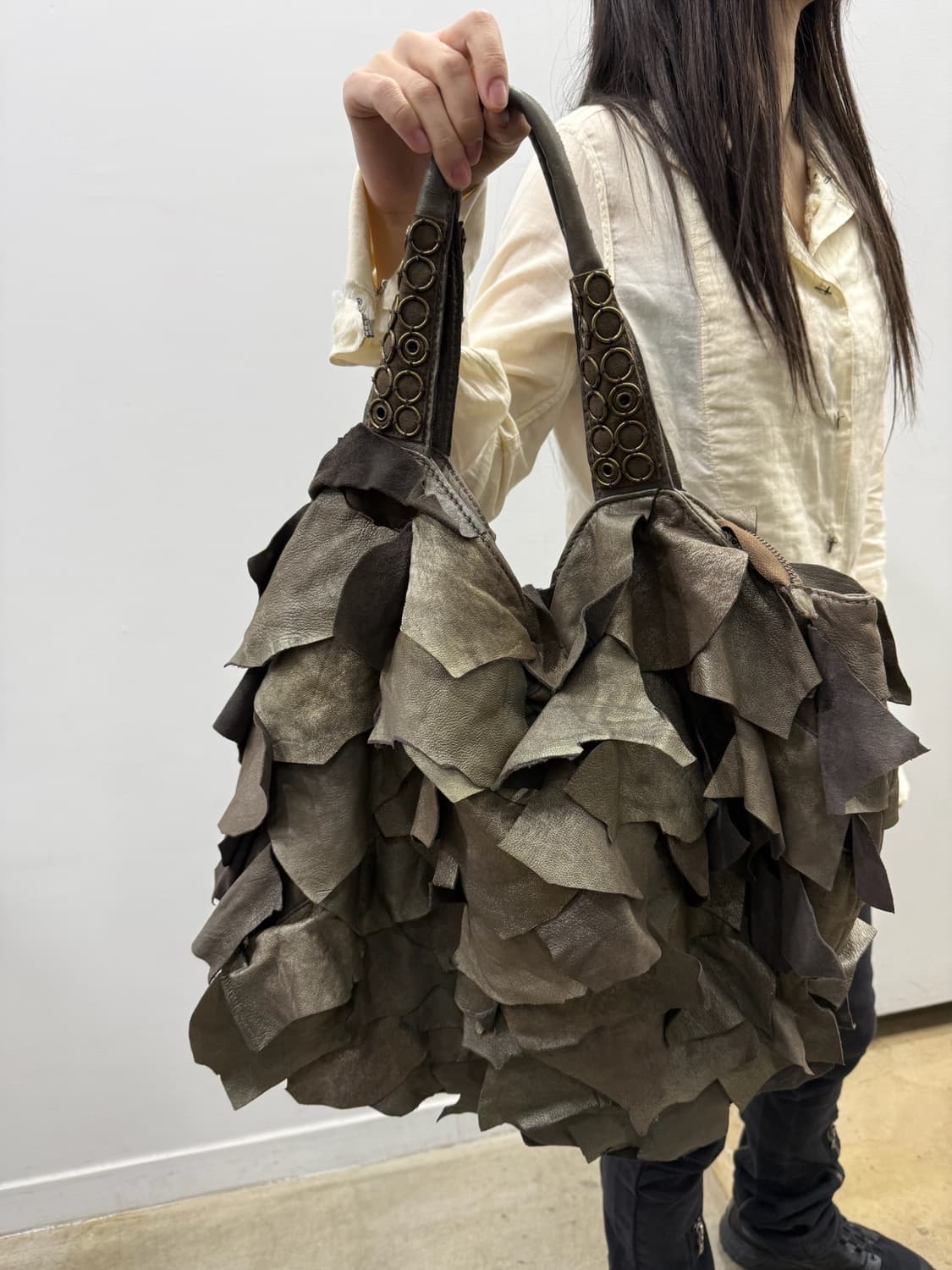 리얼레더 디테일 숄더백 상품이미지5