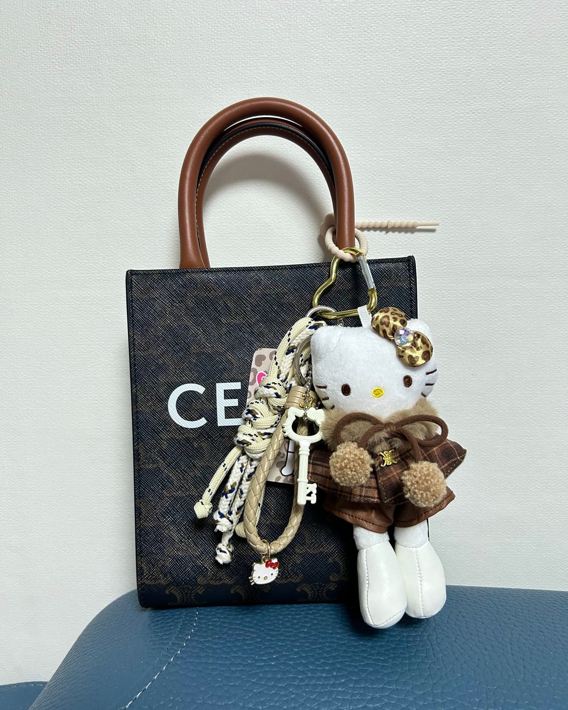 (13)롱다리키티 커스텀키링-💛 브라운 체크 & 레오파드 리본 상품이미지5