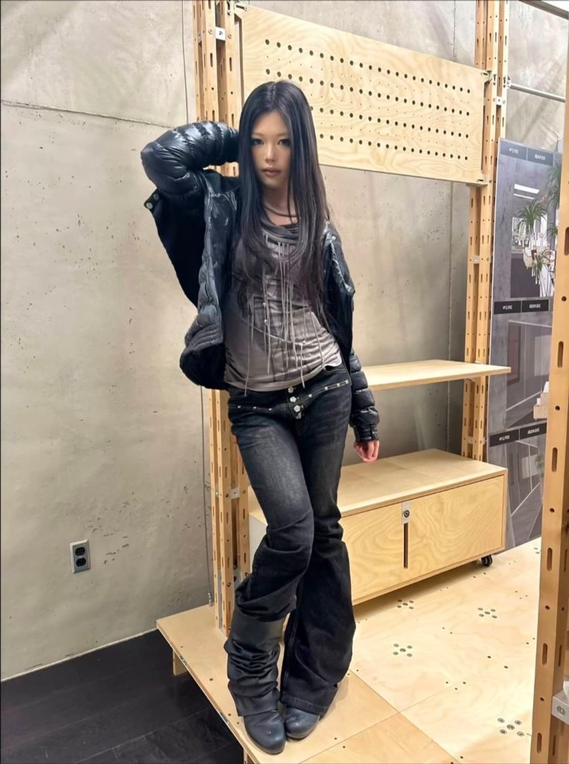 statement button-fly flare jeans 상품이미지1