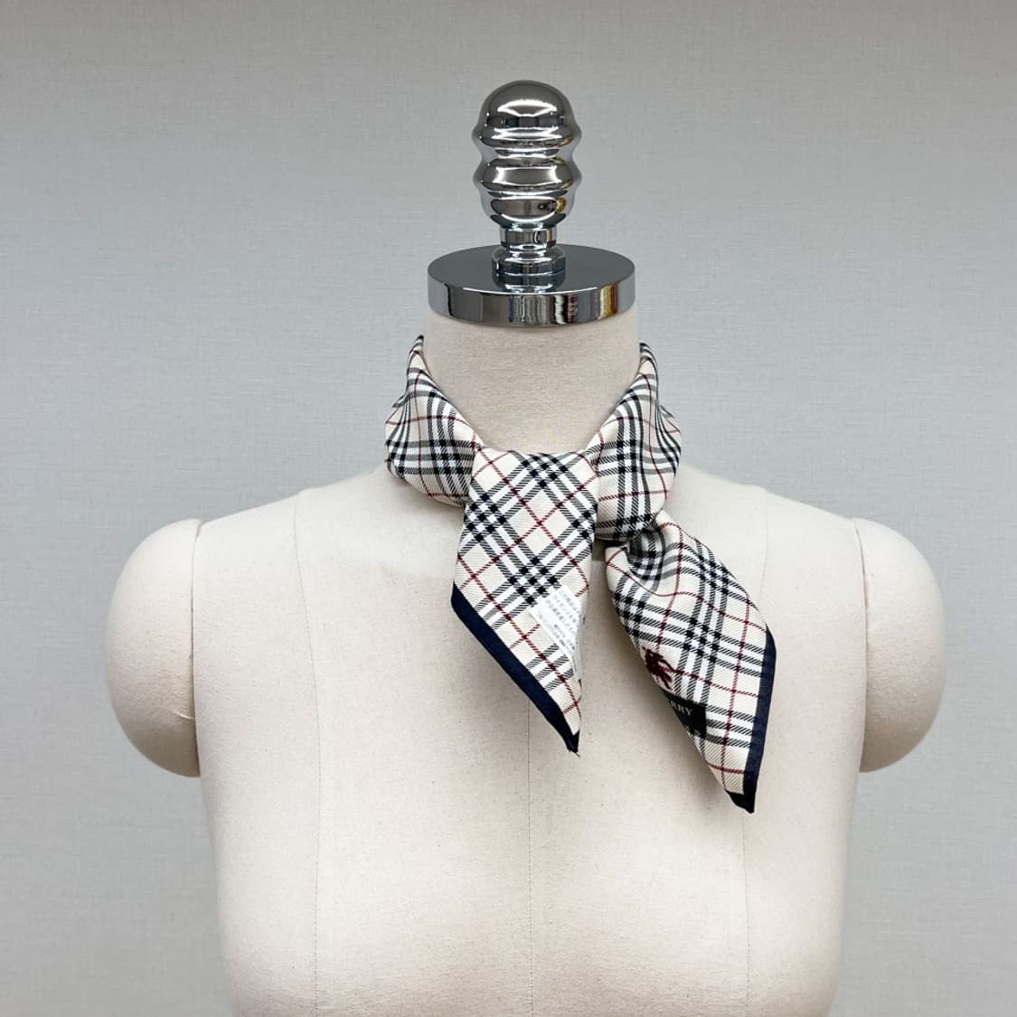 (새상품) burberry/ 버버리 쁘띠스카프 손수건 상품이미지7