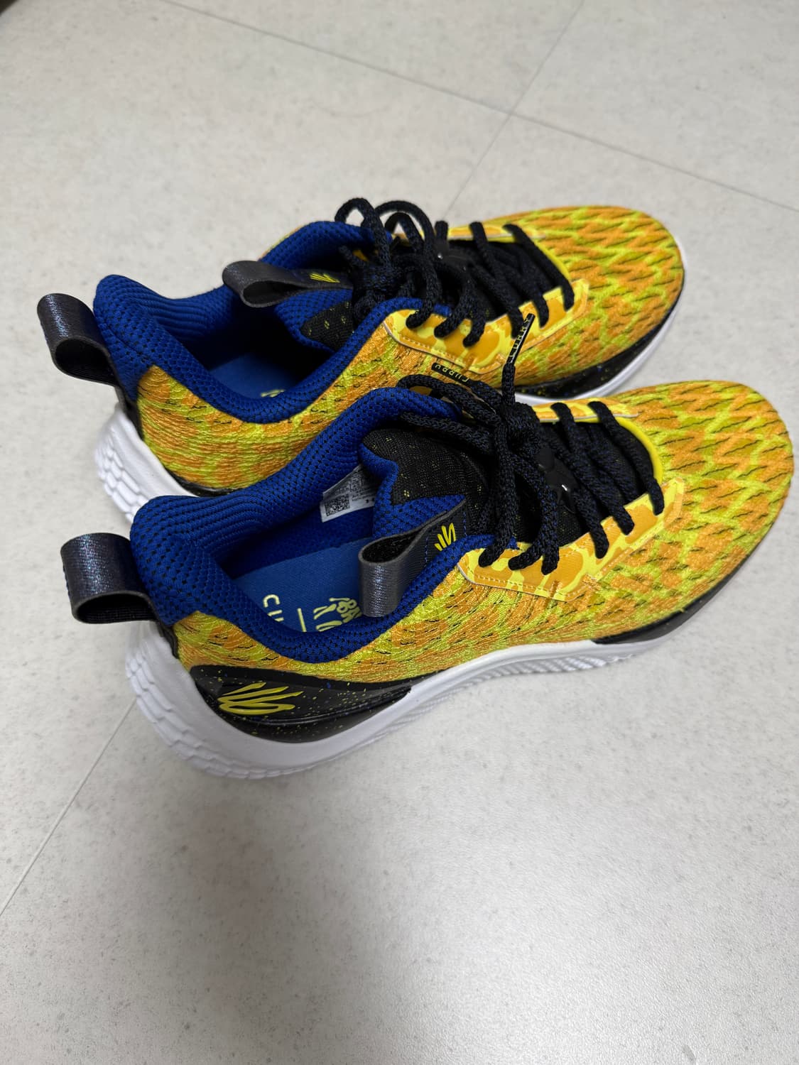 언더아머 커리 플로우 10 275 상품이미지3