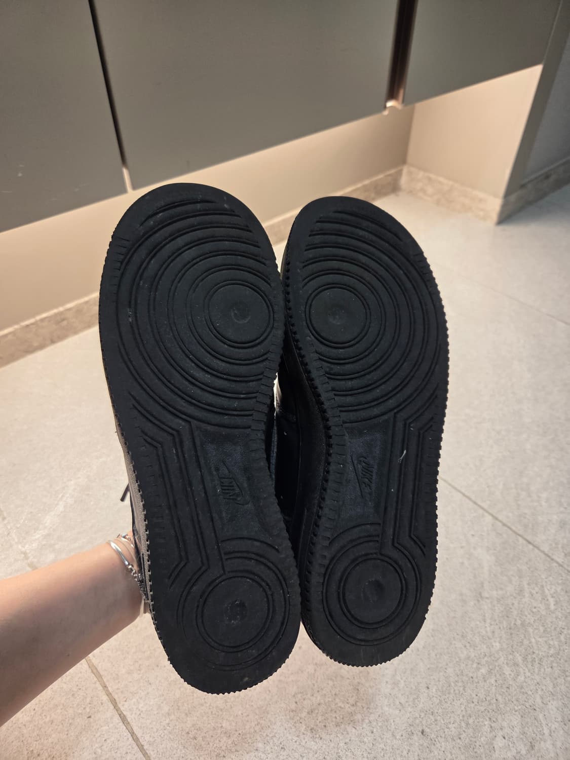 나이키 에어포스1 07 로우 올 블랙 상품이미지6