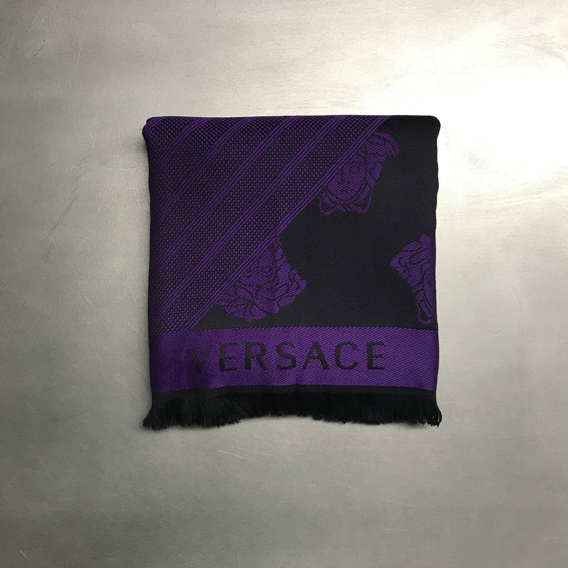 베르사체 메두사 머플러 퍼플 상품이미지2