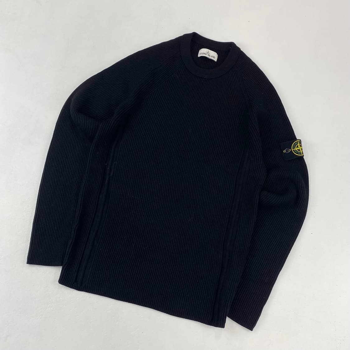 스톤아일랜드 울 와펜 블랙 니트 (100) 상품이미지2