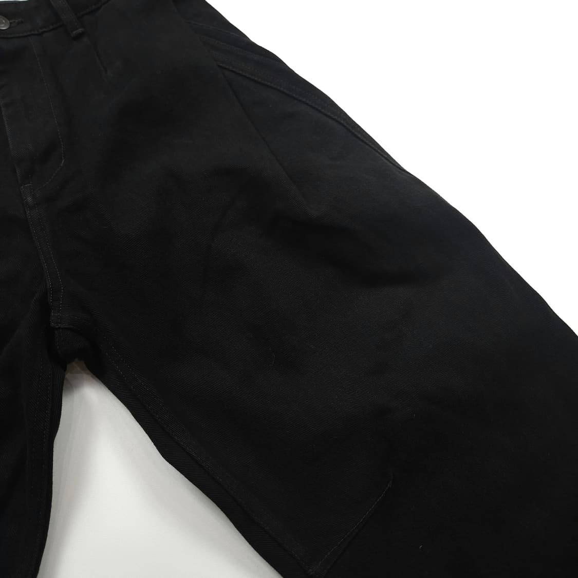 쿠어 핀턱 디테일 커브드 블랙 데님 팬츠 (S) 상품이미지3