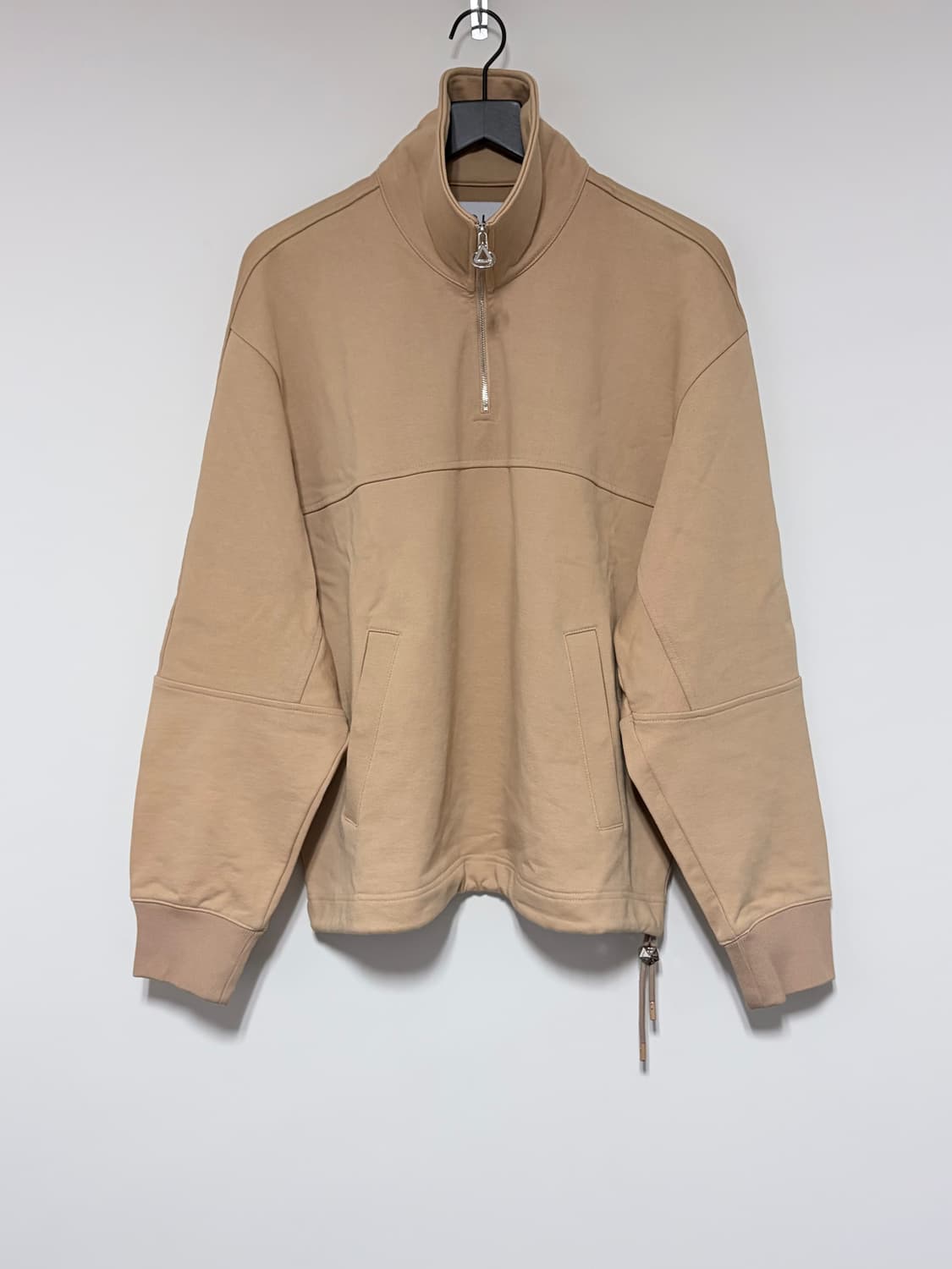 솔리드옴므 22SS 베이지 하프넥 집업 맨투맨  상품이미지1