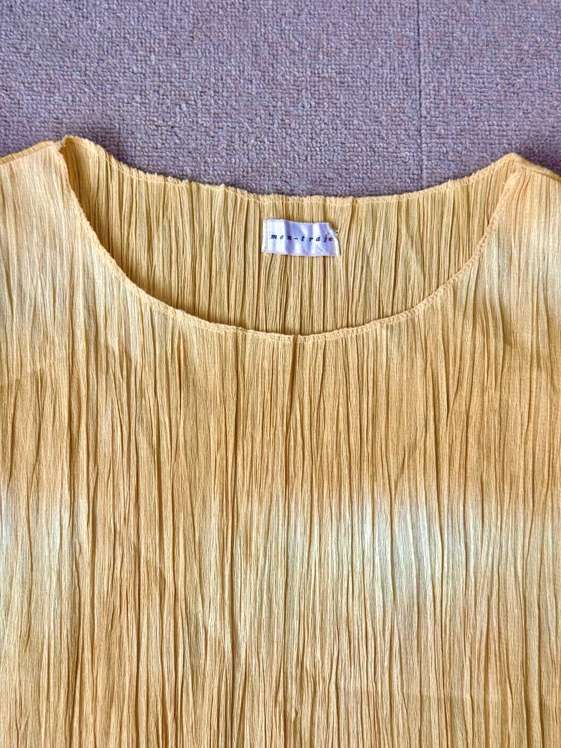 내추럴한 무드, 버석한 질감의 옐로우 플리츠 긴팔 티셔츠 상품이미지4