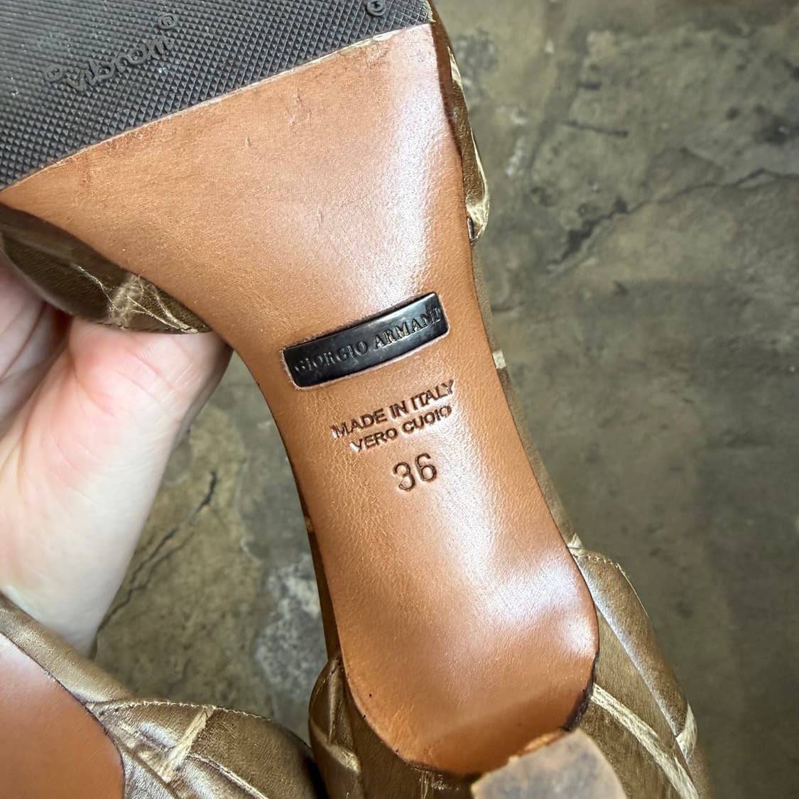 조르지오 알마니 크로커다일 엠보싱 스틸레토 키튼 힐 상품이미지6