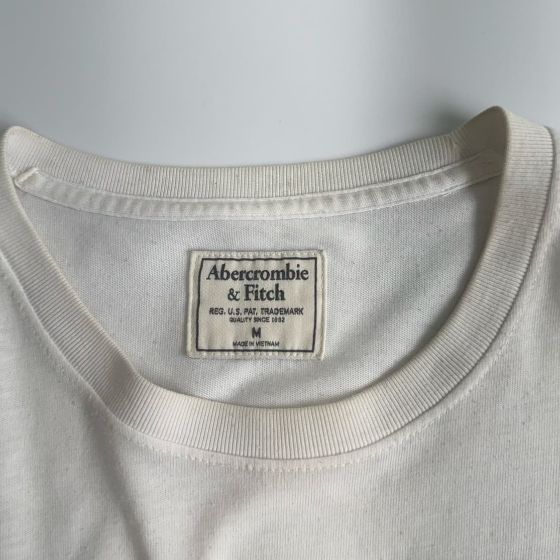 Abercrombie 아베크롬비 네이비 로고 화이트 반팔  상품이미지5