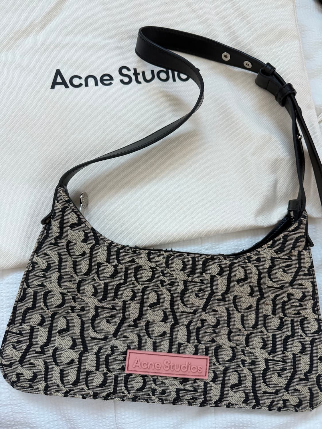 아크네스튜디오 자카드 플랫 숄더 백 상품이미지2