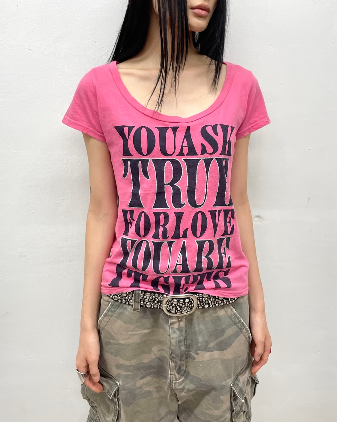 Black lettering Glossy pink T-shirt  상품이미지4