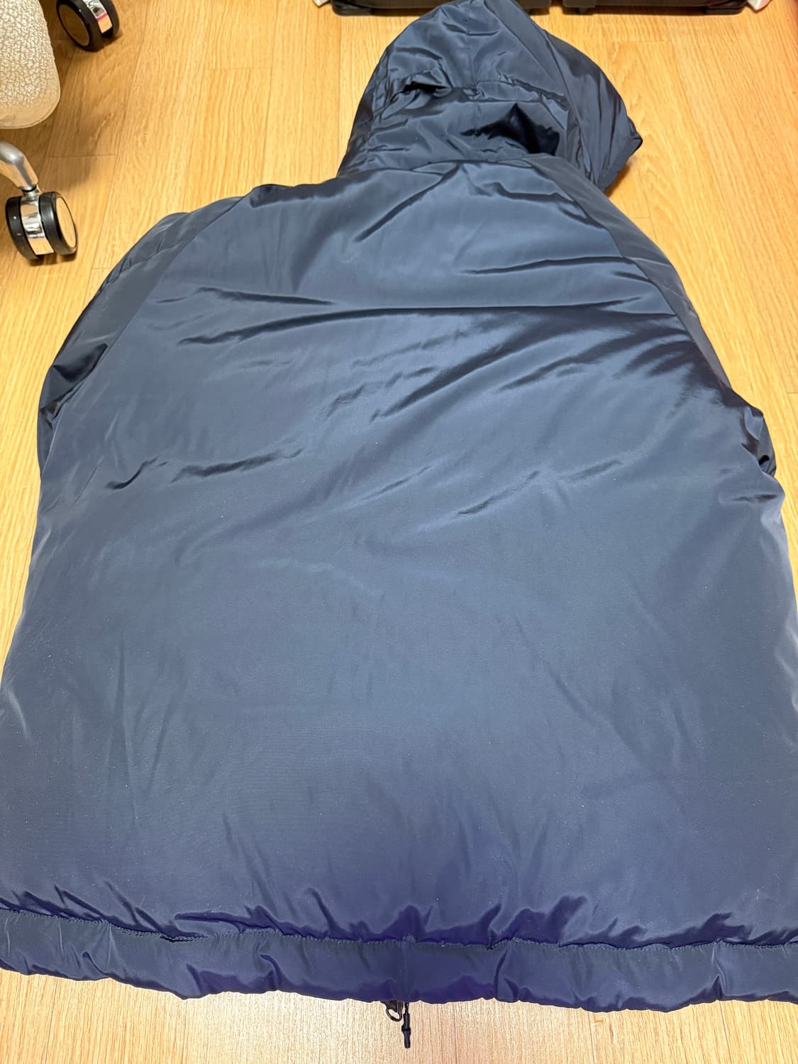 러프사이드 24fw 클라우드 파카 2사이즈 네이비 팝니다. 상품이미지7