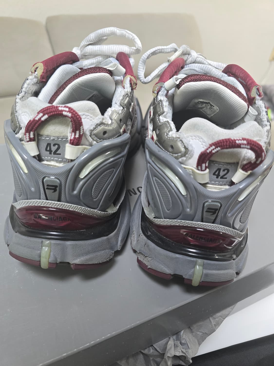 발렌시아가 뉴러너 버건디 42 상품이미지3