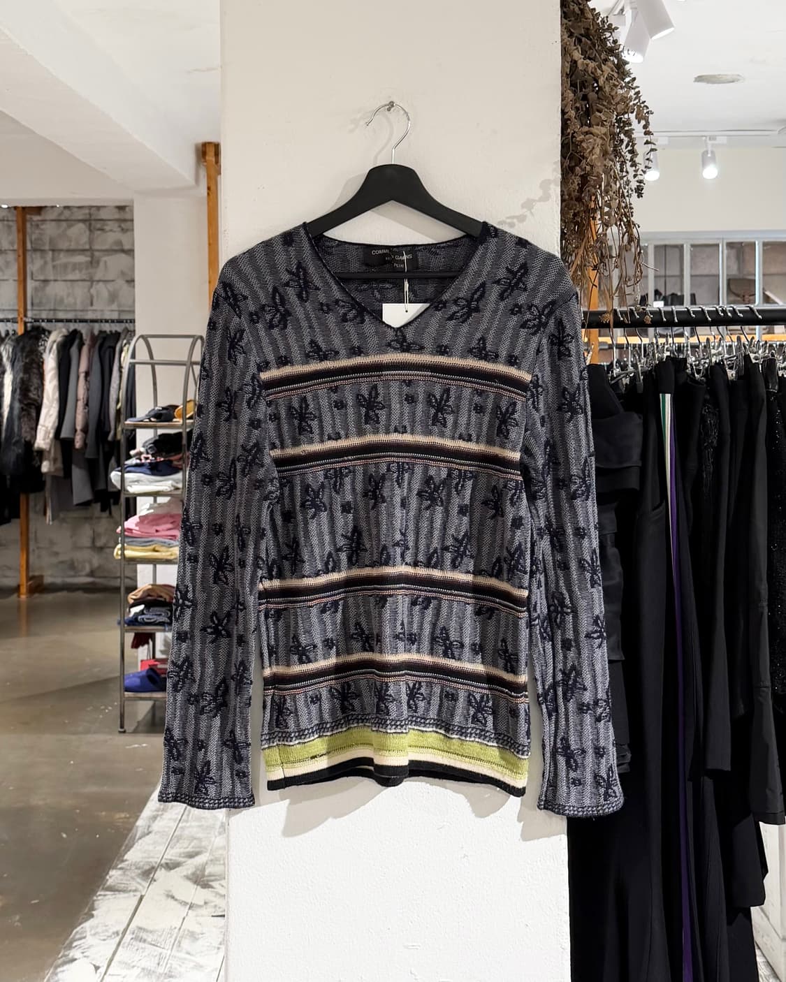 꼼데가르송 옴므 플러스 차콜 플라워 자수 니트 상품이미지1