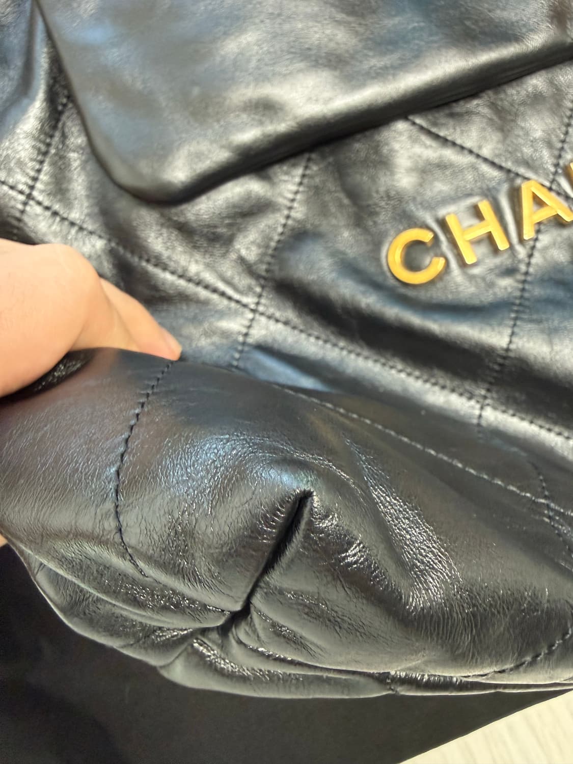 샤넬 22백 미디움 금장 상품이미지4