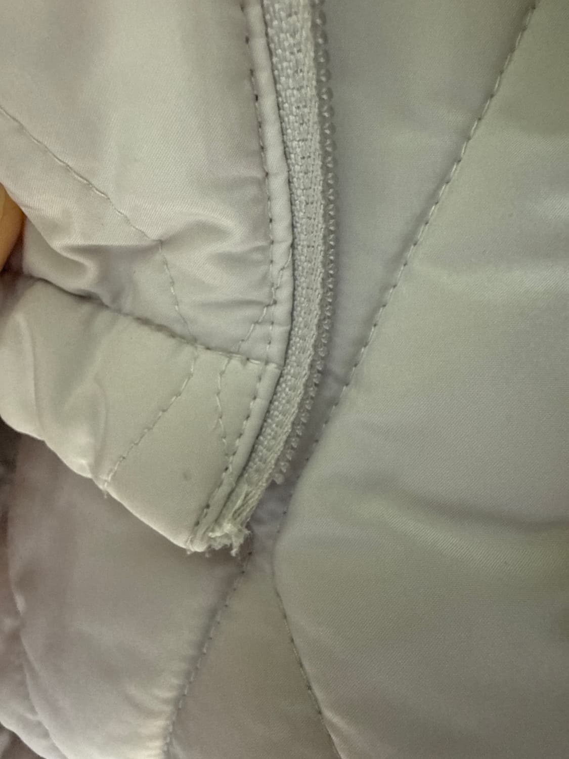 미스치프 롬버스 퀄티드 봄버 자켓 라이트 핑크 그레이 상품이미지2