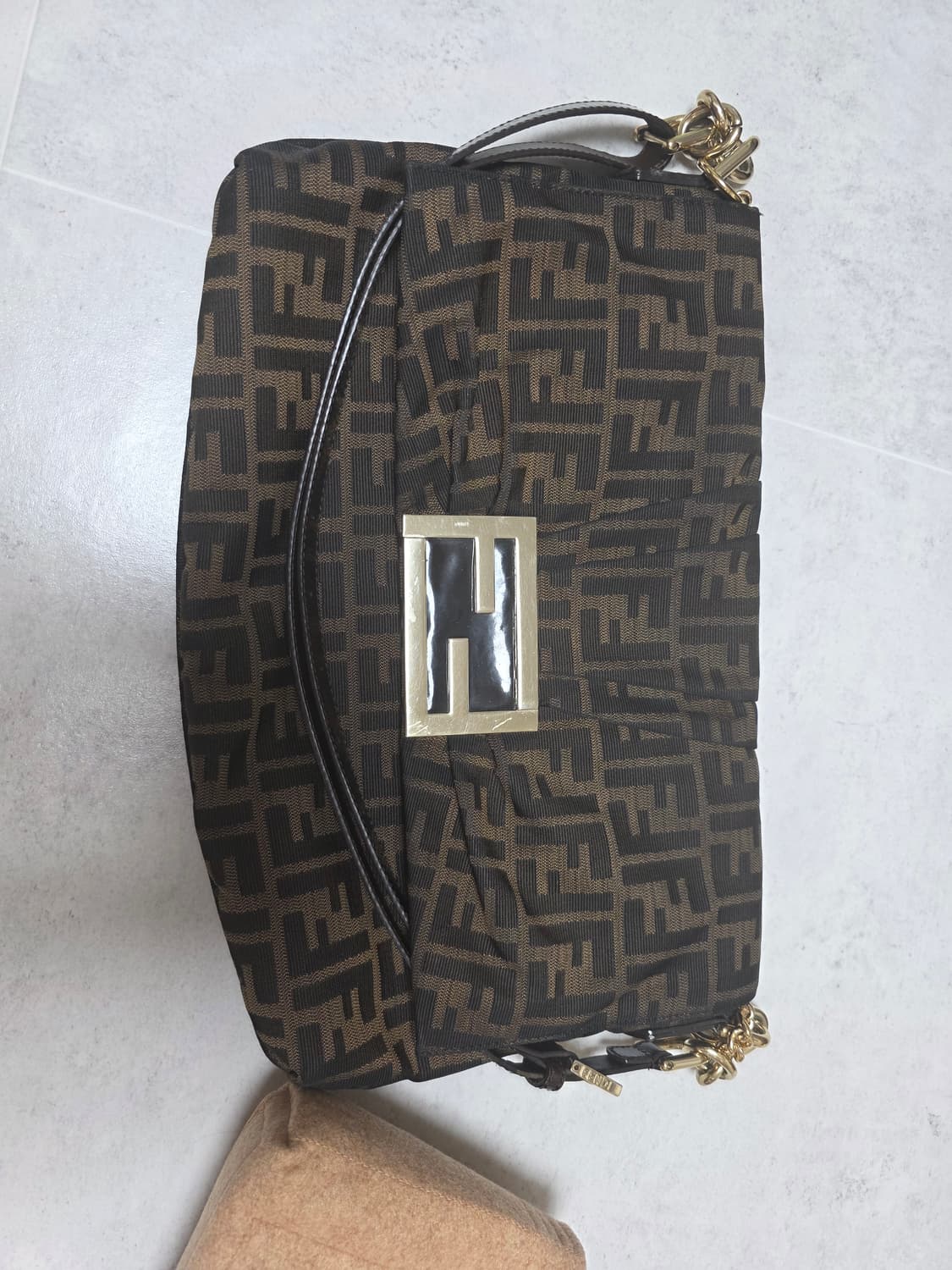 펜디 주키노 바게트백 상품이미지2