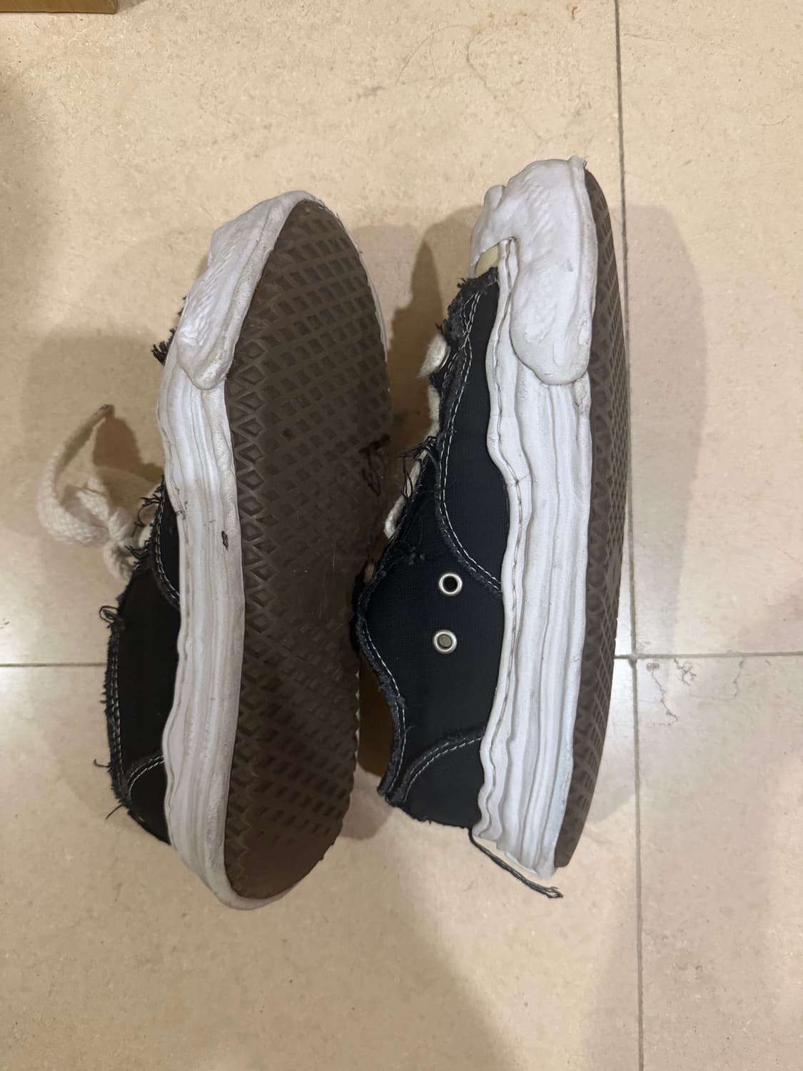 메종 미하라 야스히로 행크 OG 솔 캔버스 로우탑 스니커즈 블랙 상품이미지3