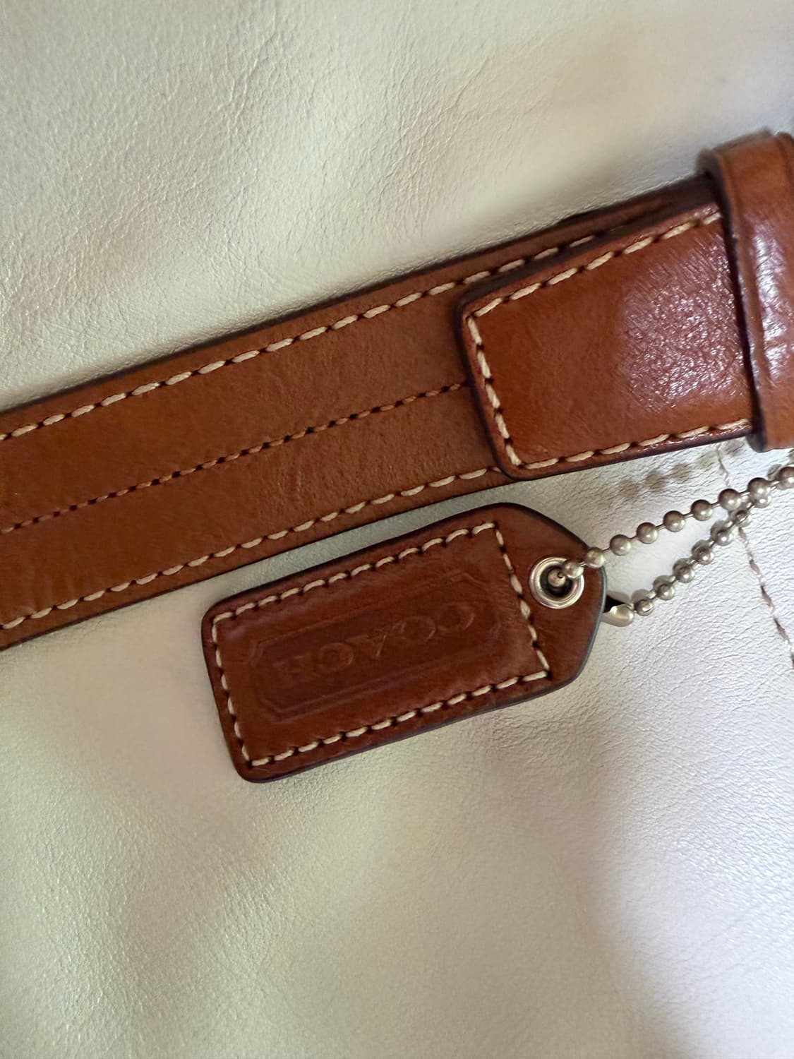 코치 화이트/브라운 가죽 토트백 상품이미지5