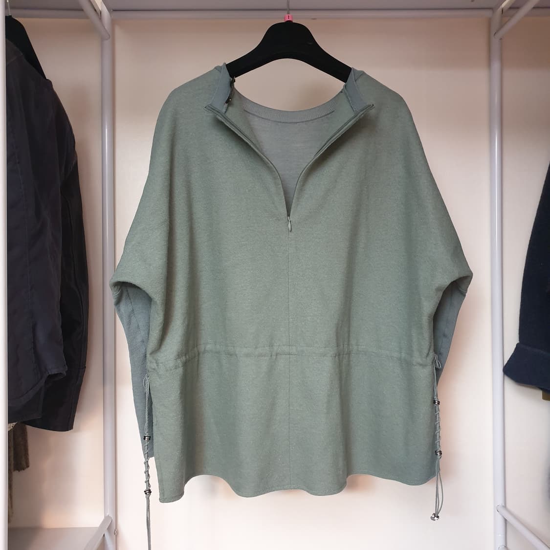 한섬 LATT 래트 투톤 텍스쳐블록 마크라메스트링 스웨터 타임 마인 랑방 상품이미지7